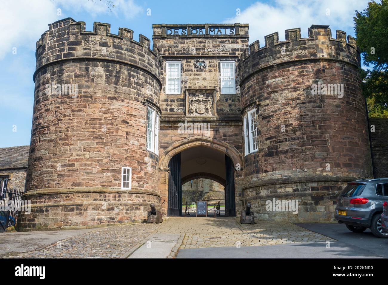 Pförtnerhaus und Haupteingang zum Skipton Castle in Skipton, North Yorkshire, England, Großbritannien Stockfoto