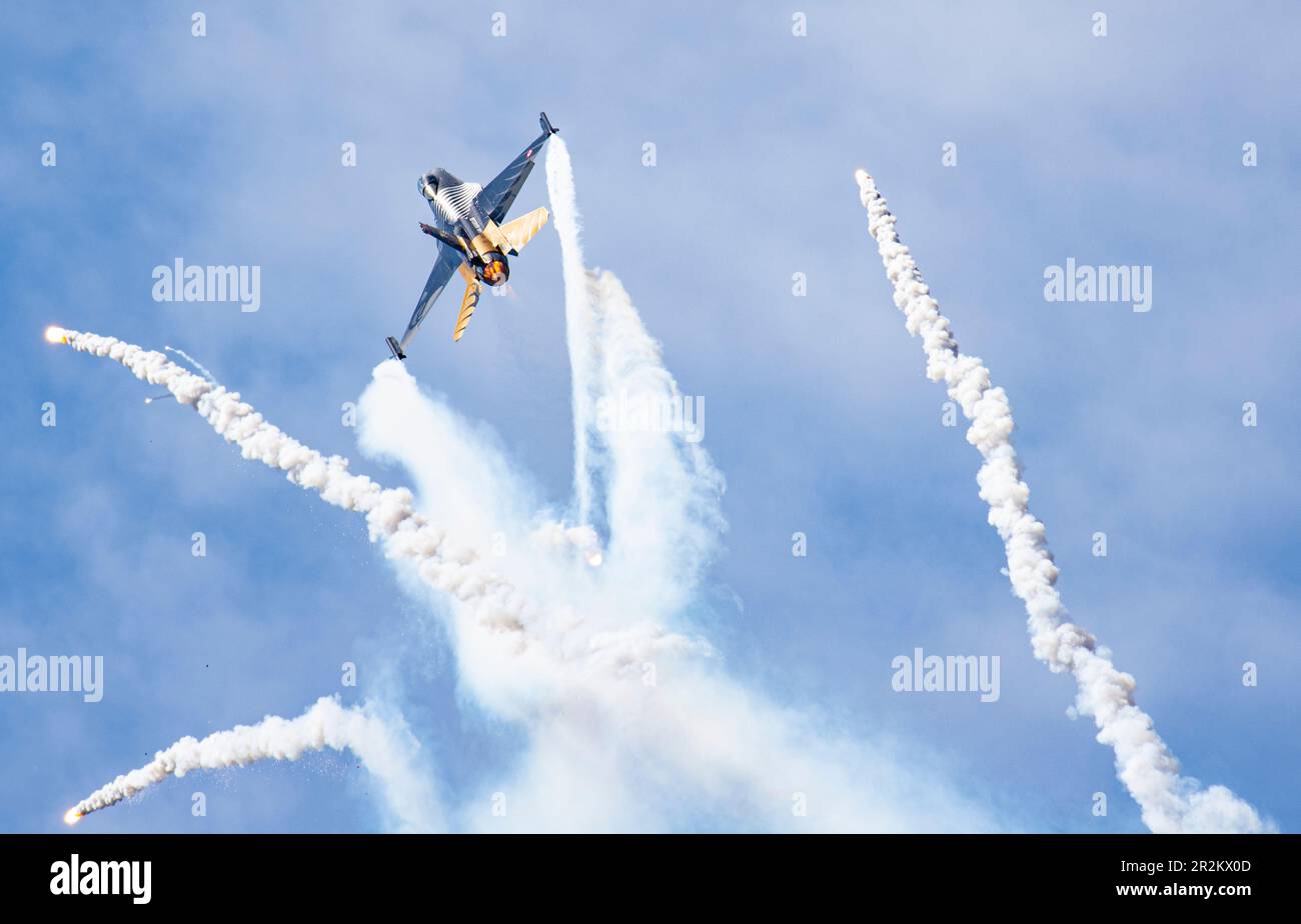 Soloturk Air Aerobatics Show im Teknofest Istanbul, für diese Rolle war der Pilot der Solo Türk Air Show Major Emre MERT TEKNOFEST, Luft- und Raumfahrt Stockfoto