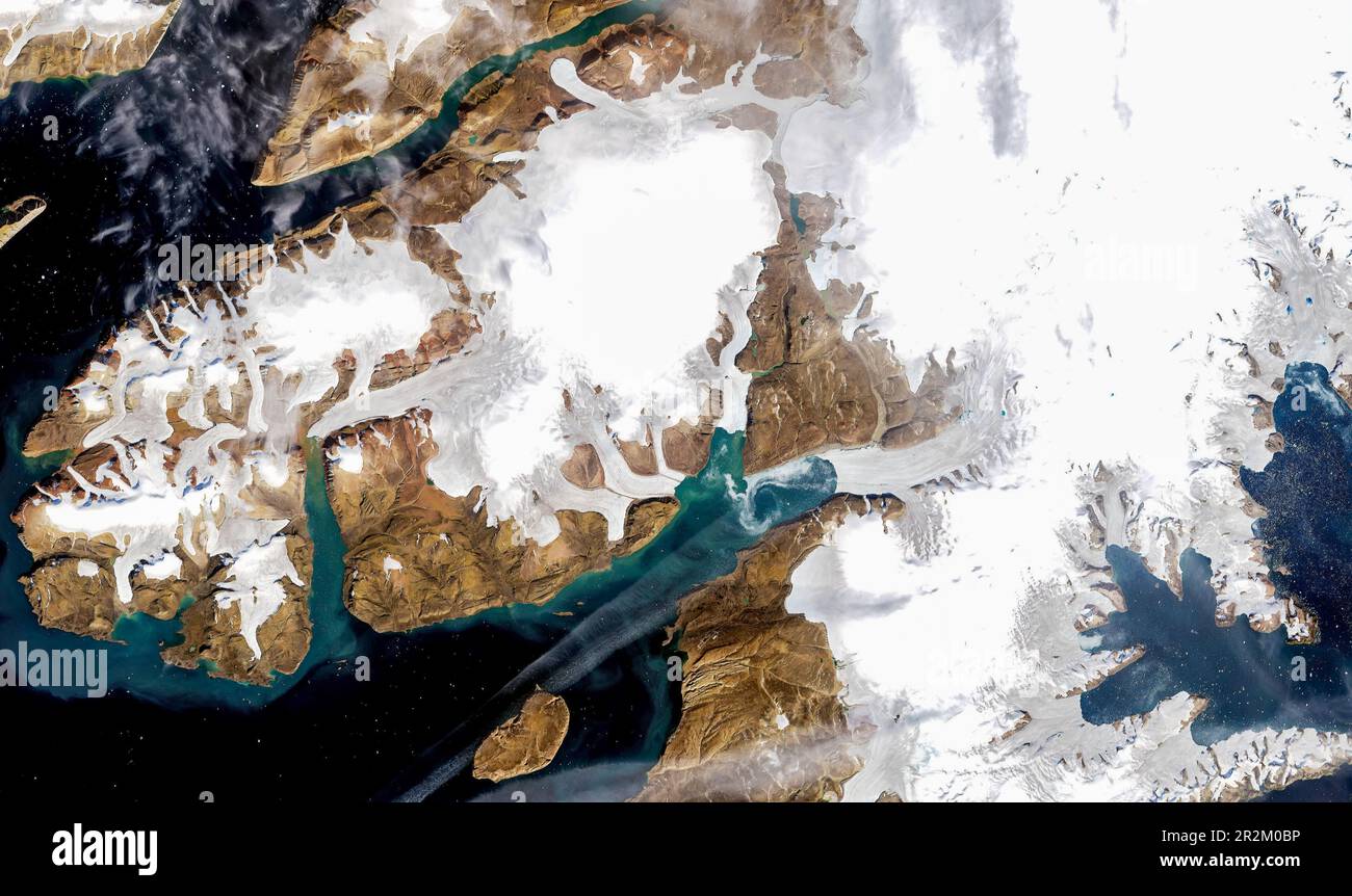 Satellitenansicht der Verkleinerung der Gletscher- und Eiskappengröße im Nordwesten Grönlands. Stockfoto