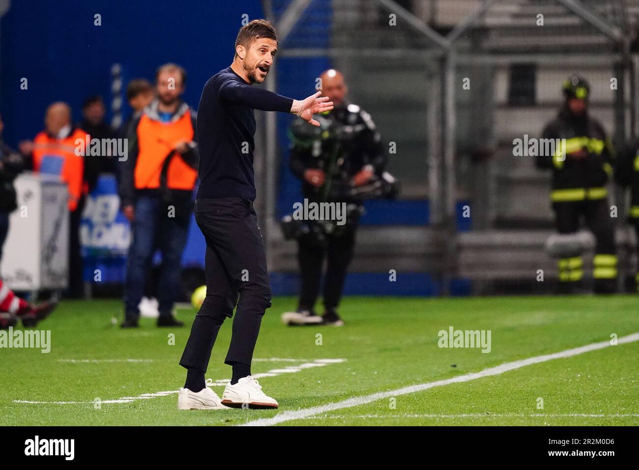 Der Cheftrainer Alessio Dionisi (US Sassuolo Calcio) während des Fußballspiels der italienischen Meisterschaft Serie A zwischen US Sassuolo und AC Monza am 19. Mai 2023 im Mapei-Stadion in Reggio Emilia, Italien - Foto: Alessio Morgese/DPPI/LiveMedia Credit: Unabhängige Fotoagentur/Alamy Live News Stockfoto