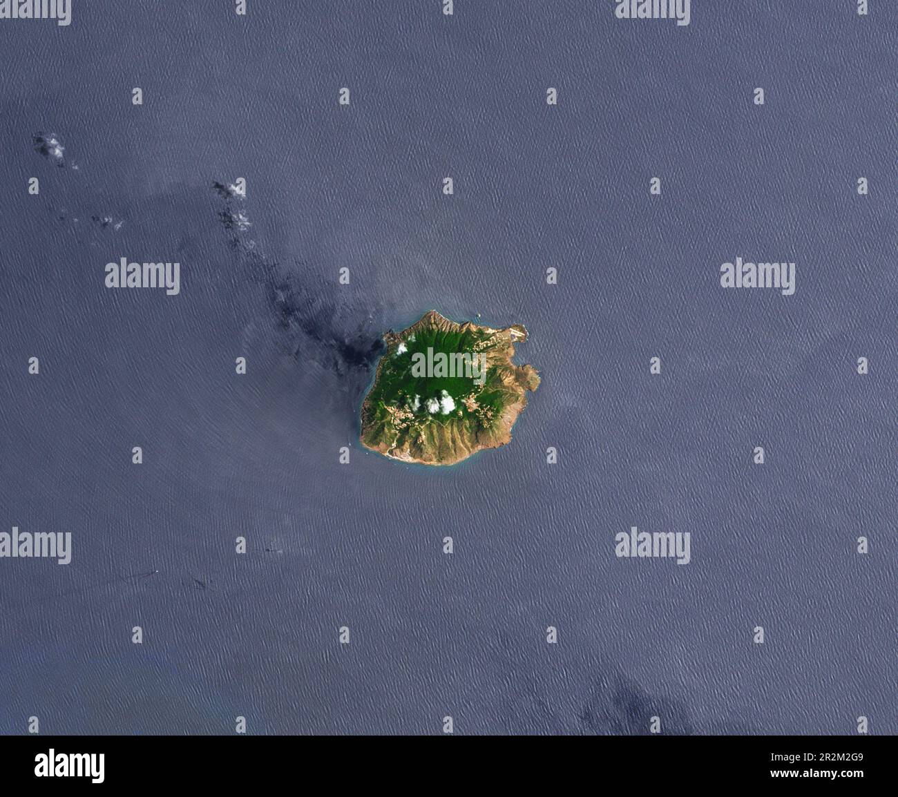 Satellitenblick auf die Insel Saba, eine 13 Quadratkilometer (5 Quadratkilometer) große Insel in der niederländischen Karibik. Stockfoto