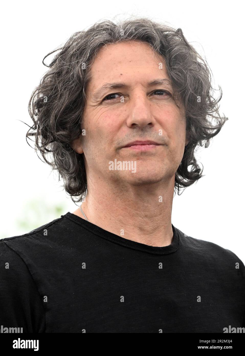 Cannes, Frankreich. 20. Mai 2023. Der britische Regisseur Jonathan Glazer nimmt am Samstag, den 20. Mai 2023, am 76. Filmfestival in Cannes im Palais des Festivals in Cannes, Frankreich, an einem Fototermin für die Zone of Interest Teil. Foto: Rune Hellestad/ Kredit: UPI/Alamy Live News Stockfoto