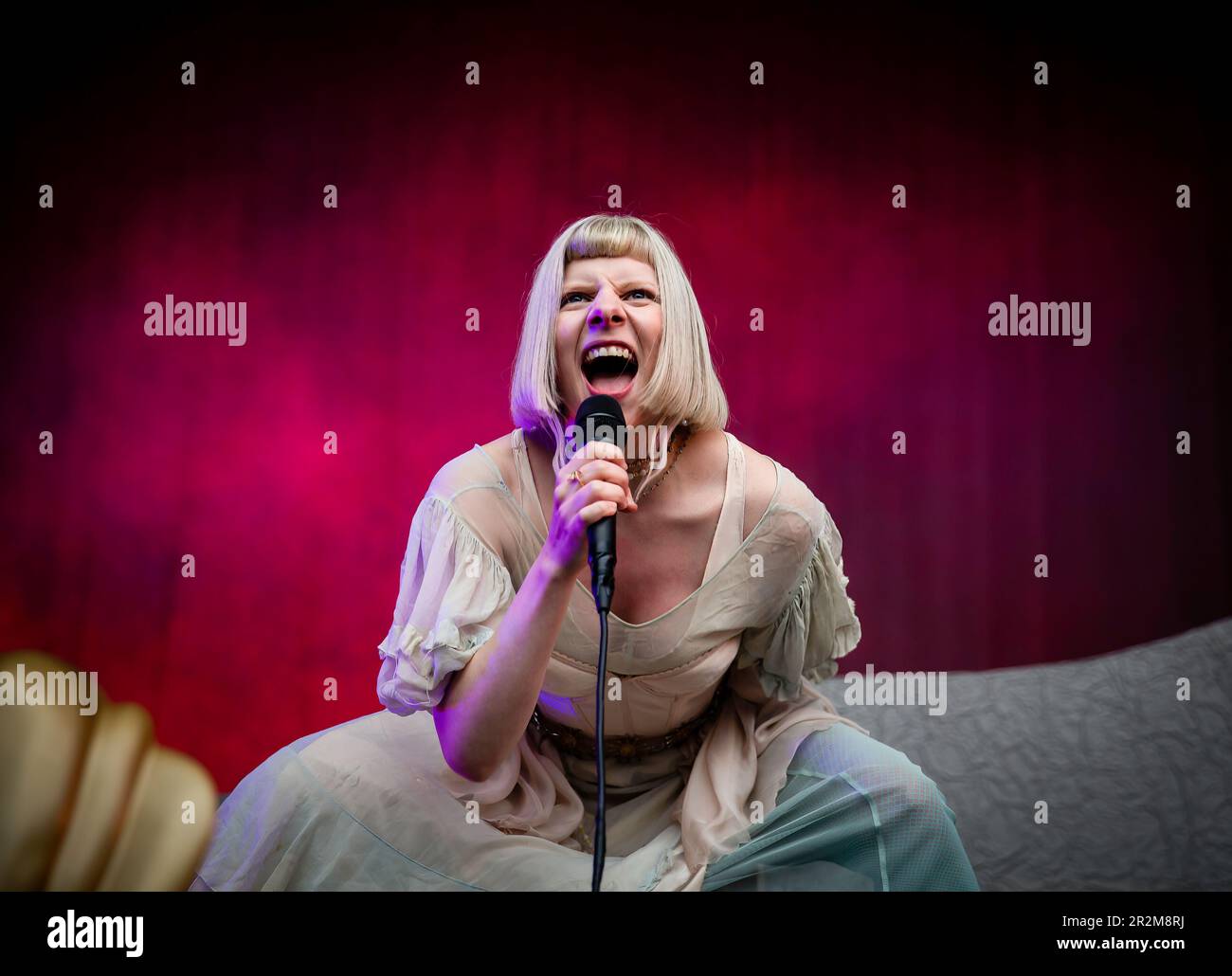 Aurora Aksnes, Künstlername Aurora, Sänger und Songwriter aus Norwegen, aufgetreten auf dem Bergenfest in Bergen, Norwegen im Juni 2022 Stockfoto