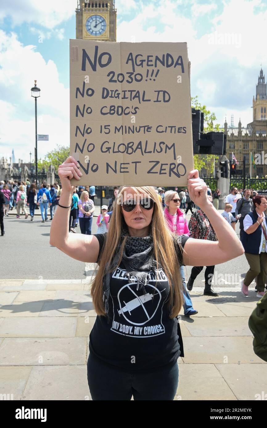 Parliament Square, London, Großbritannien. 20. Mai 2023. Aktivisten versammeln, Wir sind bereit - Sag Nein zur neuen Weltordnung gegen Globalisten, keine digitale id, keine Agenda 2023, keine Agenda 21, kein CBDC, keine 15-Minuten-Städte, kein Netto Null, kein Eulez, kein Reset, Cash ist Freiheit und Gerechtigkeit für den verletzten Impfstoff, London, Großbritannien. Kredit: Siehe Li/Picture Capital/Alamy Live News Stockfoto