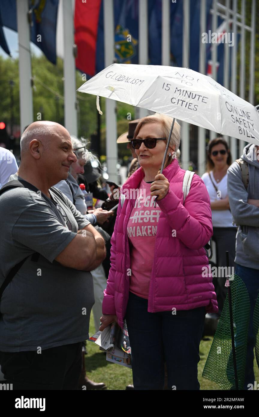 Parliament Square, London, Großbritannien. 20. Mai 2023. Aktivisten versammeln, Wir sind bereit - Sag Nein zur neuen Weltordnung gegen Globalisten, keine digitale id, keine Agenda 2023, keine Agenda 21, kein CBDC, keine 15-Minuten-Städte, kein Netto Null, kein Eulez, kein Reset, Cash ist Freiheit und Gerechtigkeit für den verletzten Impfstoff, London, Großbritannien. Kredit: Siehe Li/Picture Capital/Alamy Live News Stockfoto