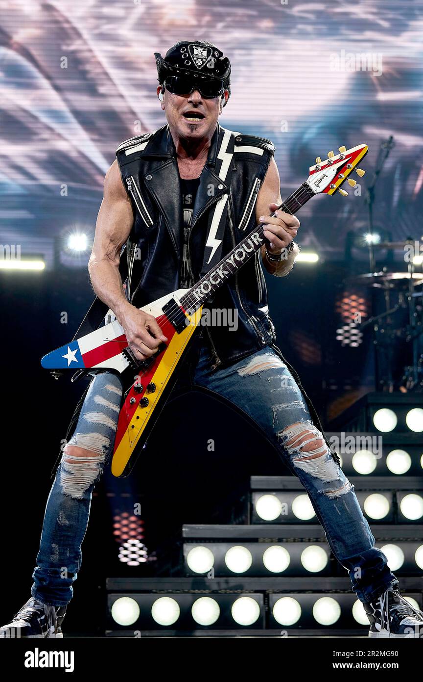 Hannover, Deutschland. 19. Mai 2023. Rudolf Schenker von den Scorpions live  bei einem Konzert der Rock Believer-World Tour in der ZAG Arena. Hannover,  19.05.2023 Kredit: Geisler-Fotopress GmbHAlamy Live News Stockfotografie -  Alamy