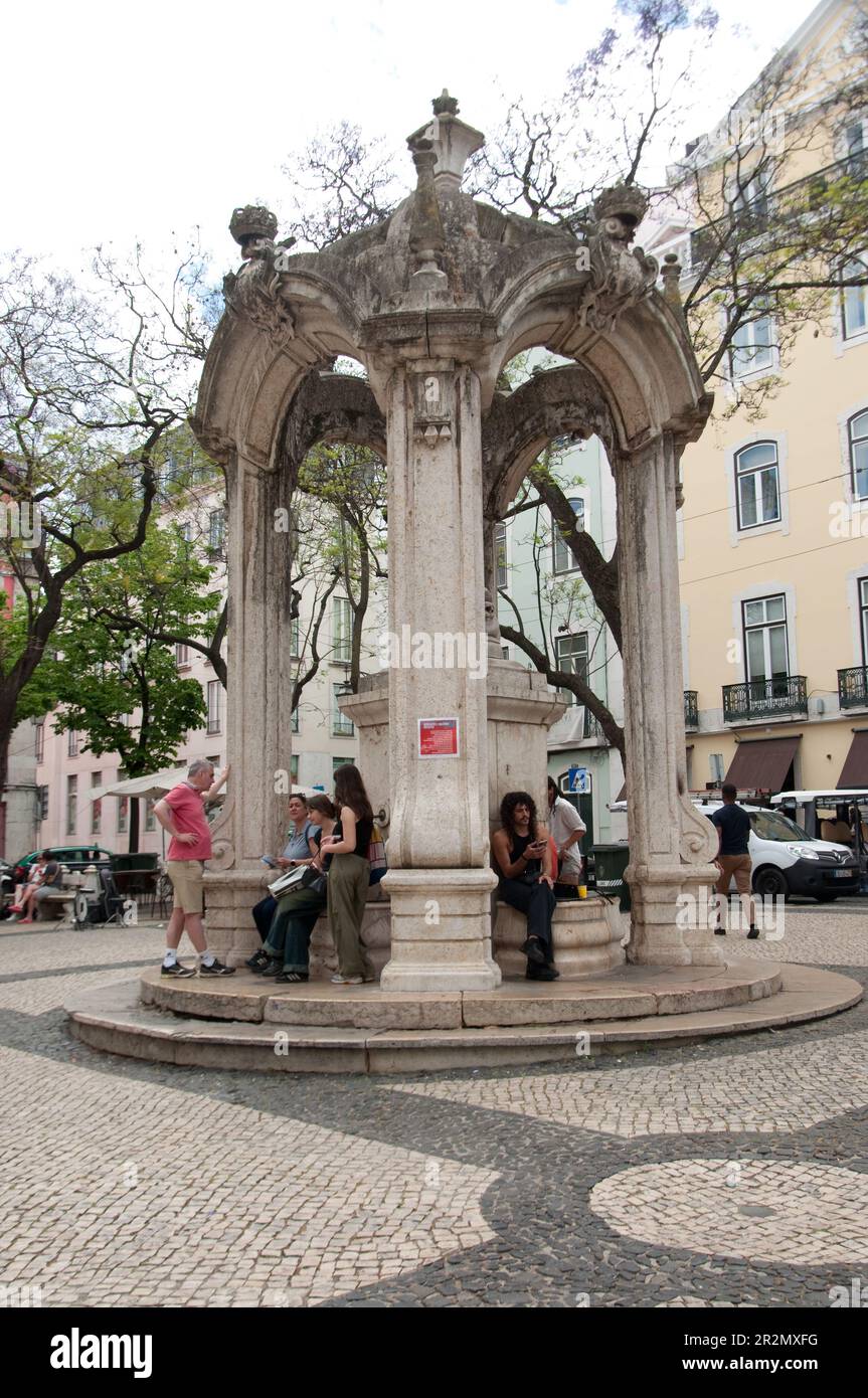 Trinkbrunnen in Praca de Carmo, Bairro Alto, Lissabon, Portugal Stockfoto