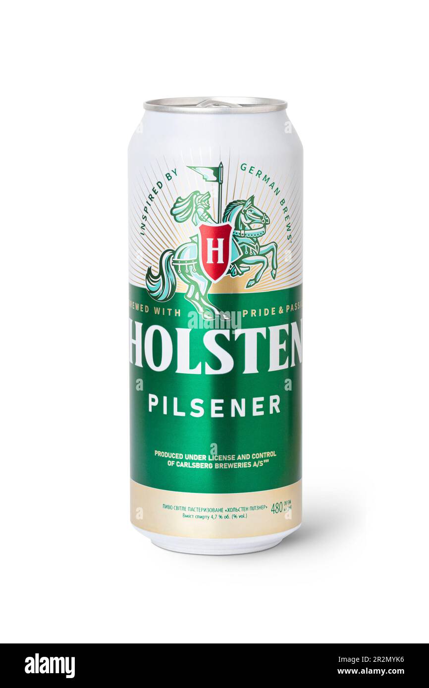 CHISINAU, MOLDAWIEN - 20. Mai 2023: Dose Holsten-Bier isoliert auf weißem Hintergrund. Mit Beschneidungspfad Stockfoto