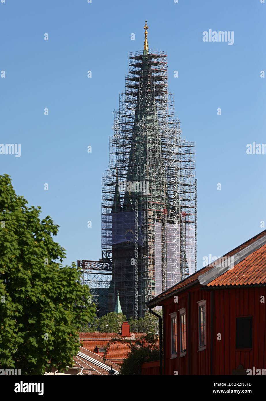 Die Kathedrale von Linköping ist mit Gerüsten bedeckt. Dies ist auf