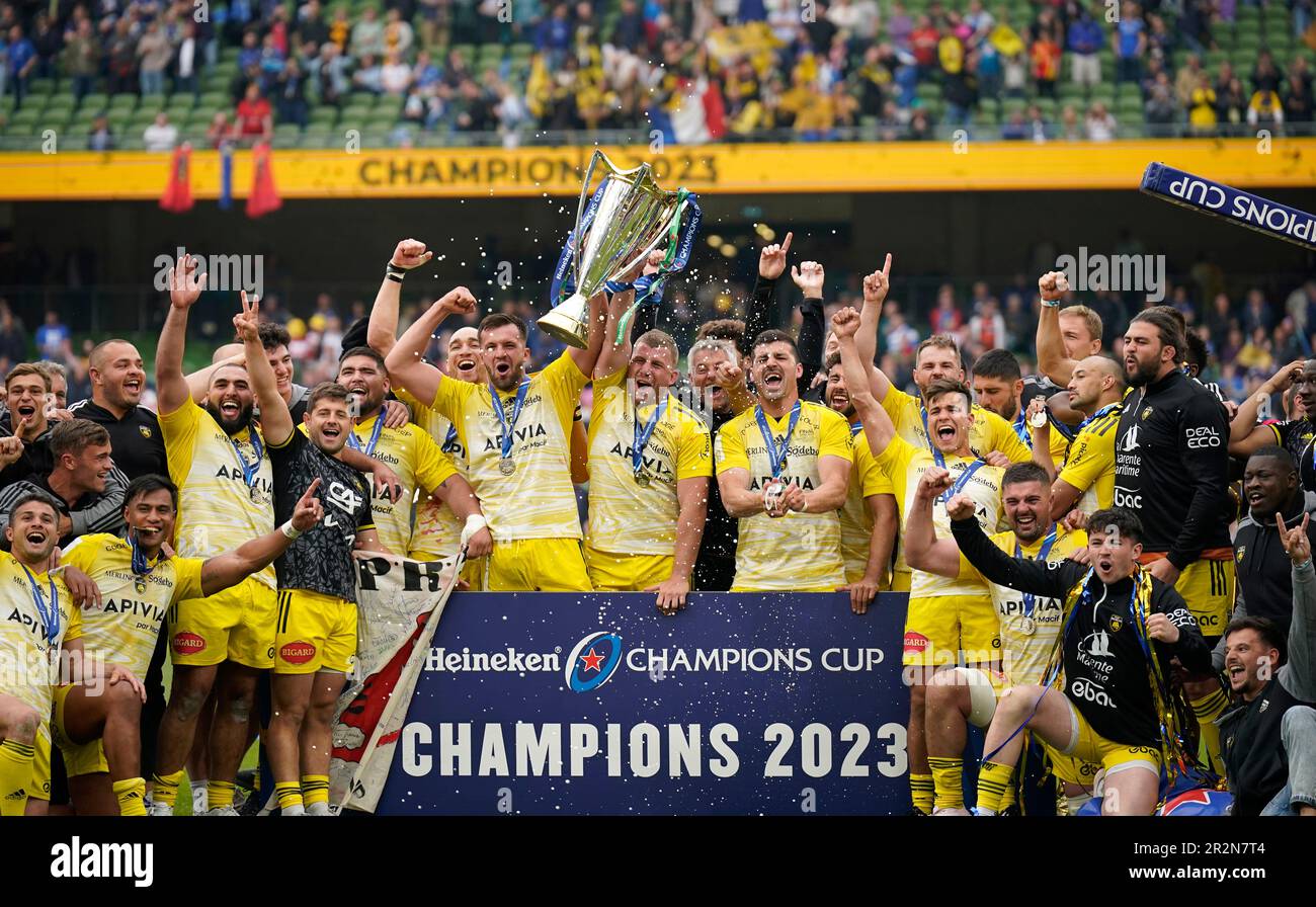 Die Spieler von La Rochelle feiern mit der Trophäe nach dem Finale des Heineken Champions Cup im Aviva Stadium in Dublin, Irland. Foto: Samstag, 20. Mai 2023. Stockfoto