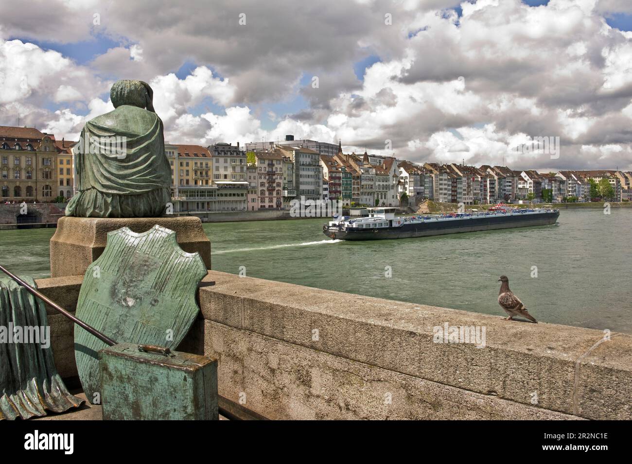 Frühling in der Altstadt und am Rhein in Basel. Die Schweiz Stockfoto