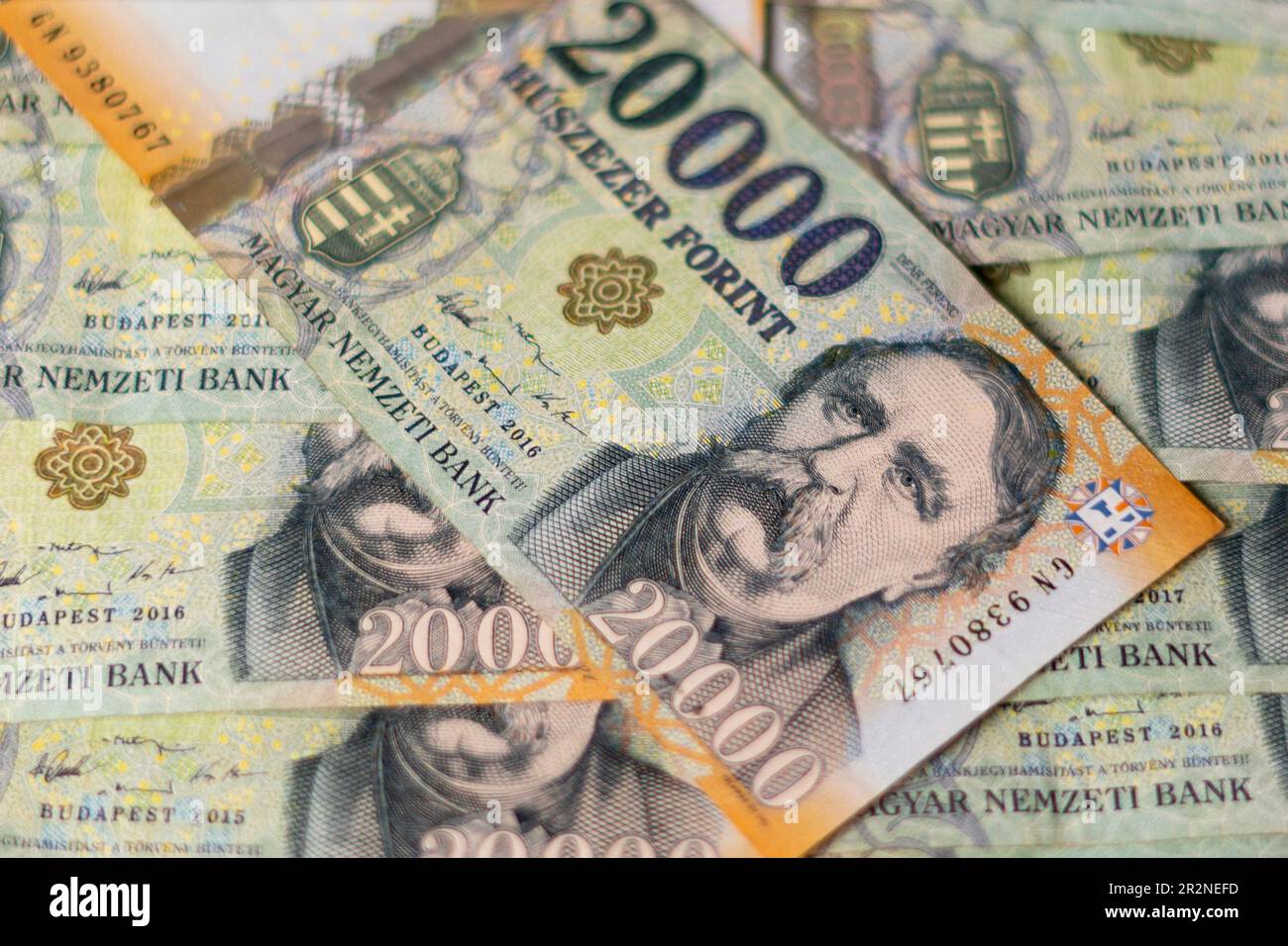 Ungarische 20.000-HUF-Banknoten gegeneinander Stockfoto