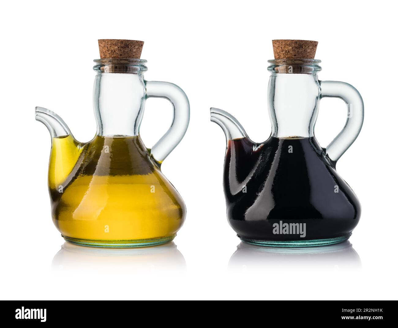 Olivenöl und Balsamico auf weißem Hintergrund Stockfoto