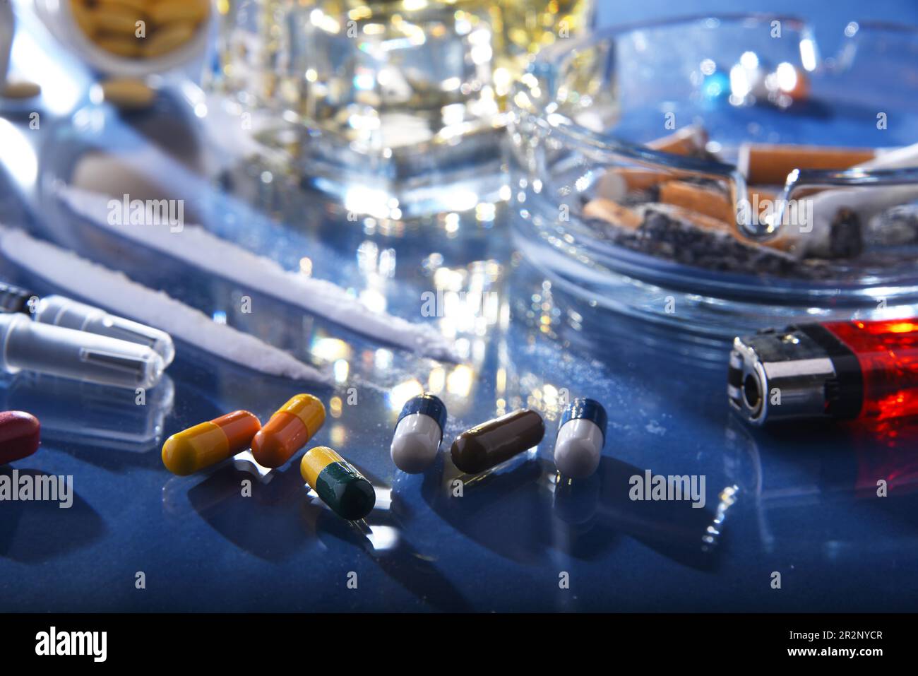Süchtig machenden Substanzen, einschließlich Alkohol, Zigaretten und Drogen Stockfoto