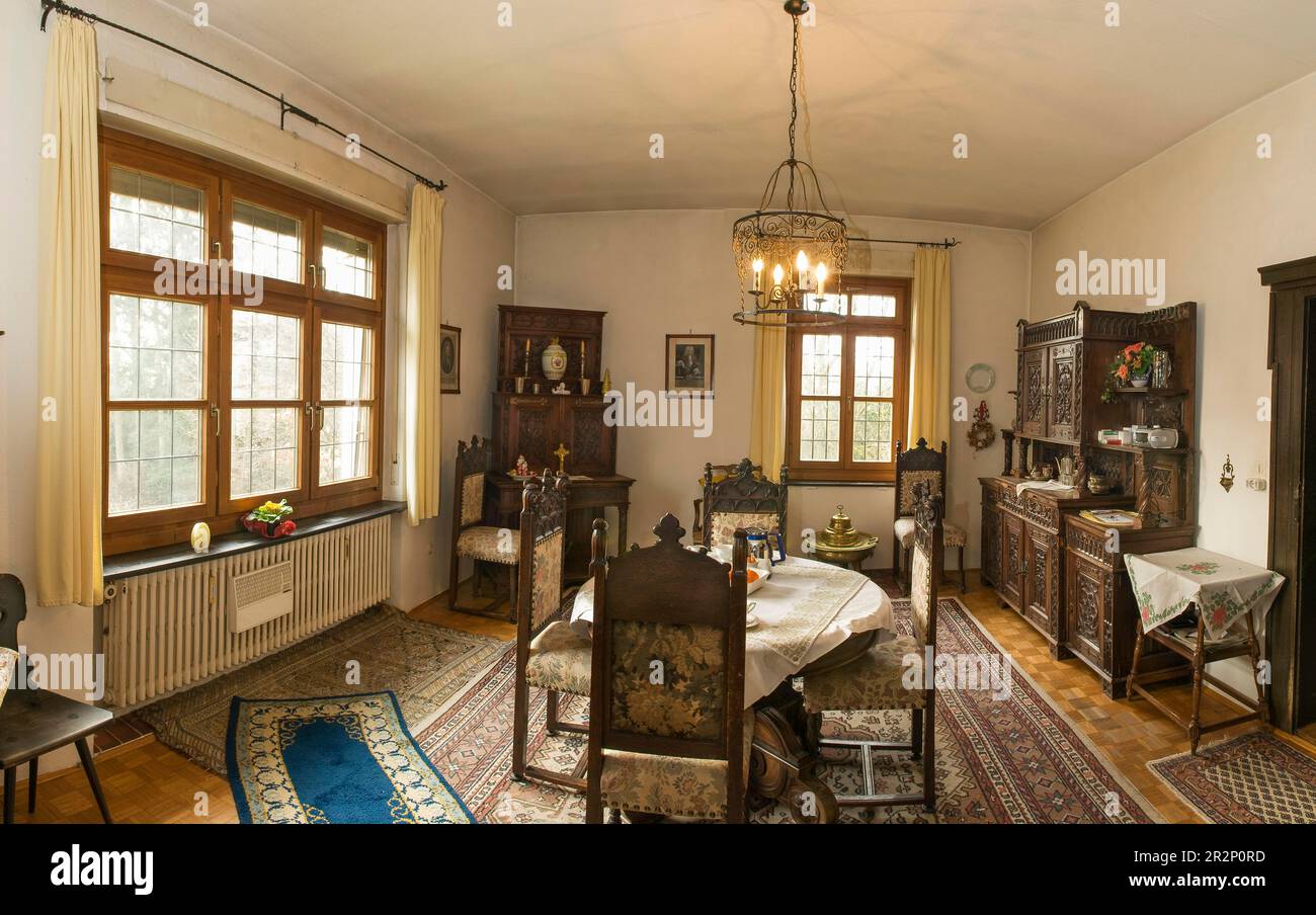 Wohnzimmer, ab 1920er, mit Schnitzereien, historisch, alt, Innenansicht, Innendesign, Inneneinrichtung, Möbel, Möbelstücke Stockfoto