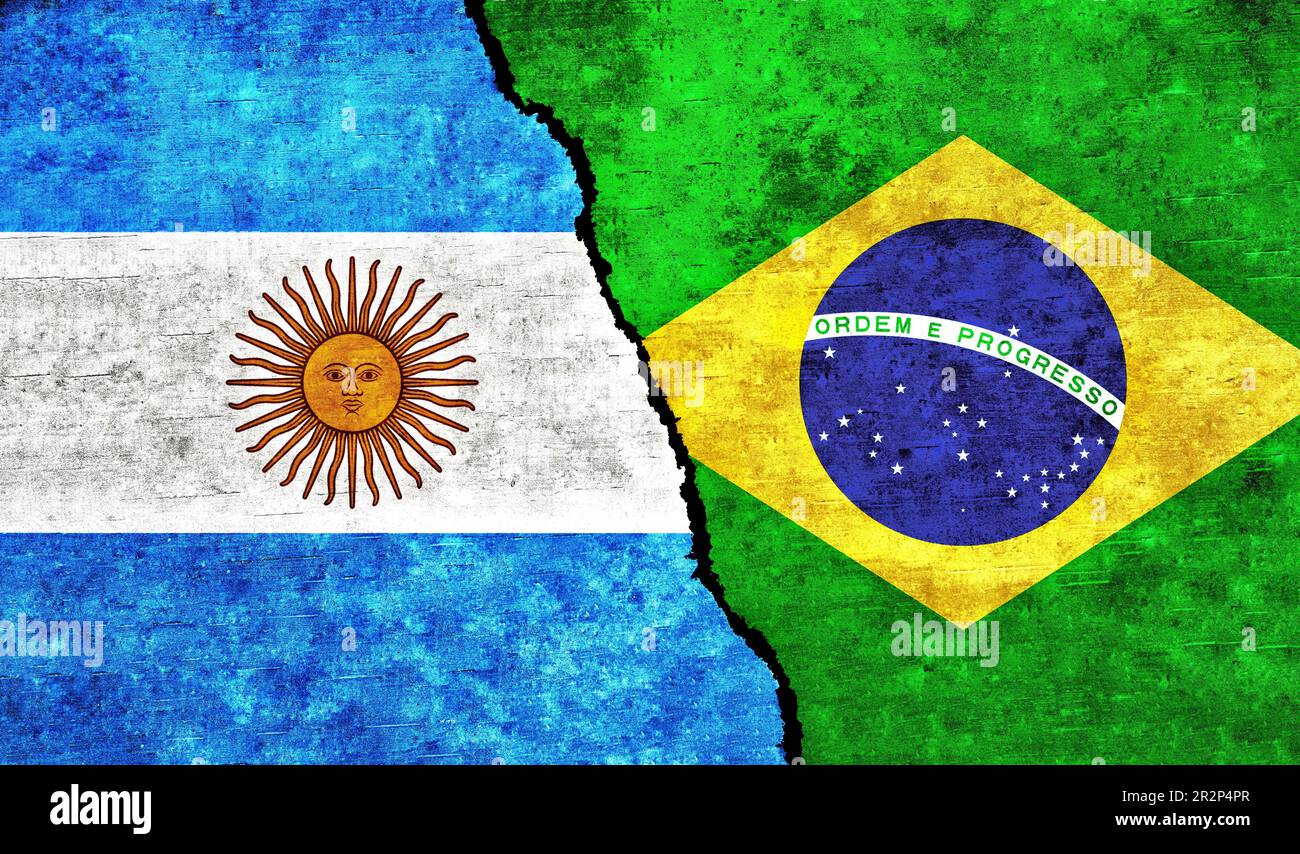 Argentinien und Brasilien führen zusammen die Flaggen. Konflikt zwischen Brasilien und Argentinien. Beziehungen zwischen Brasilien und Argentinien Stockfoto