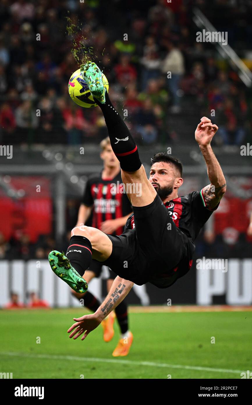 Olivier Giroud vom AC Mailand in Aktion während des Fußballspiels der Serie A AC Mailand gegen Sampdoria im Stadion San Siro in Mailand, Italien, am 20. Mai 2023 Kredit: Piero Cruciatti/Alamy Live News Stockfoto