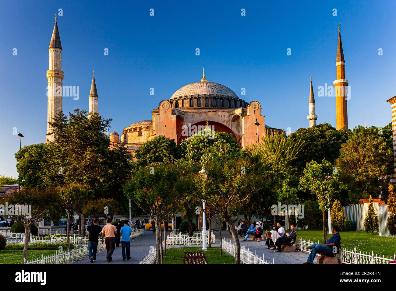 Hagia Sophia (Aya sofia), Sultan Ahmet Park, Vormittag, historische Gegenden von Istanbul, Sultanahmet Platz, Istanbul, Türkei Stockfoto