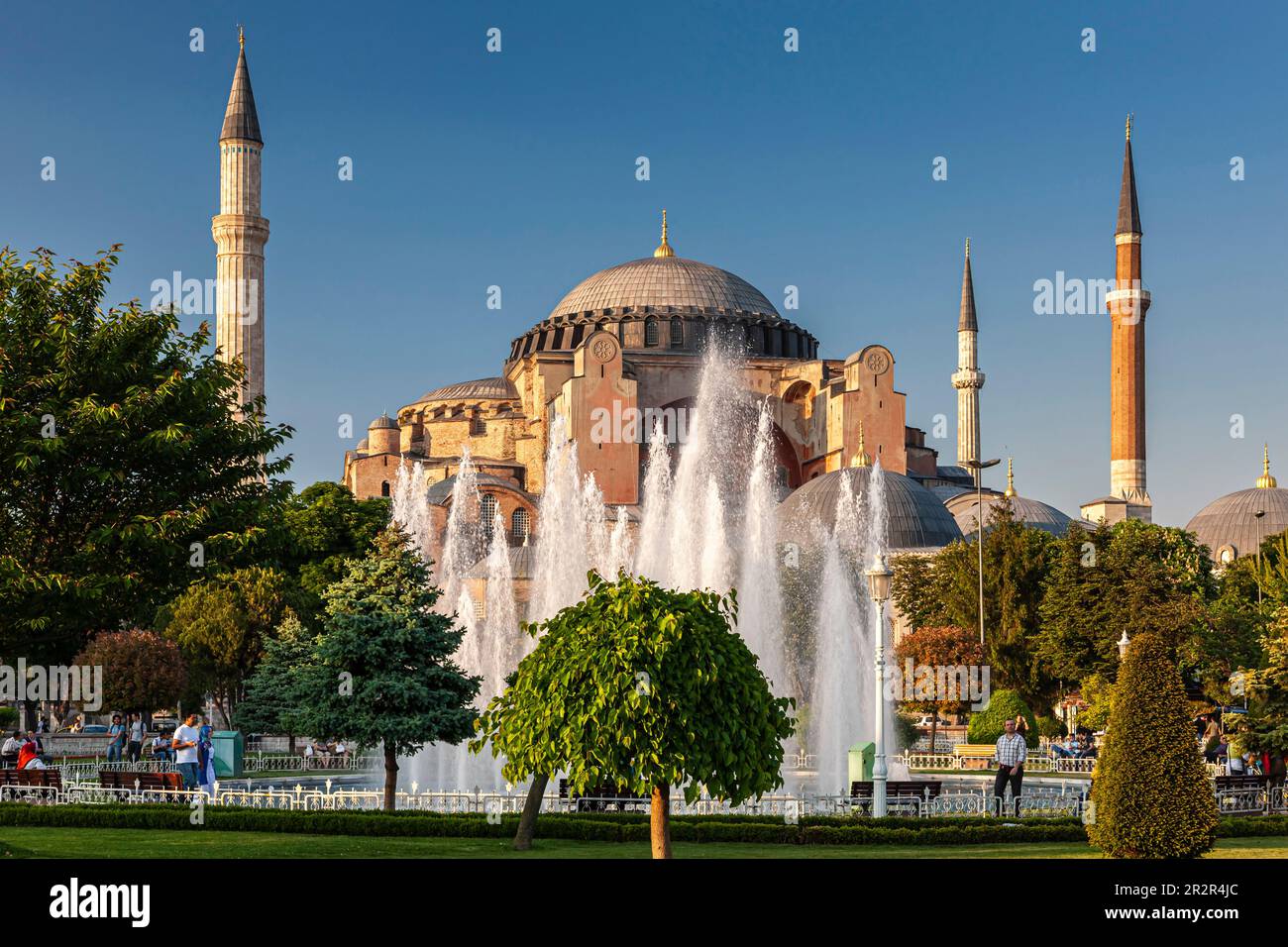 Hagia Sophia (Aya sofia), Sultan Ahmet Park, Vormittag, historische Gegenden von Istanbul, Sultanahmet Platz, Istanbul, Türkei Stockfoto