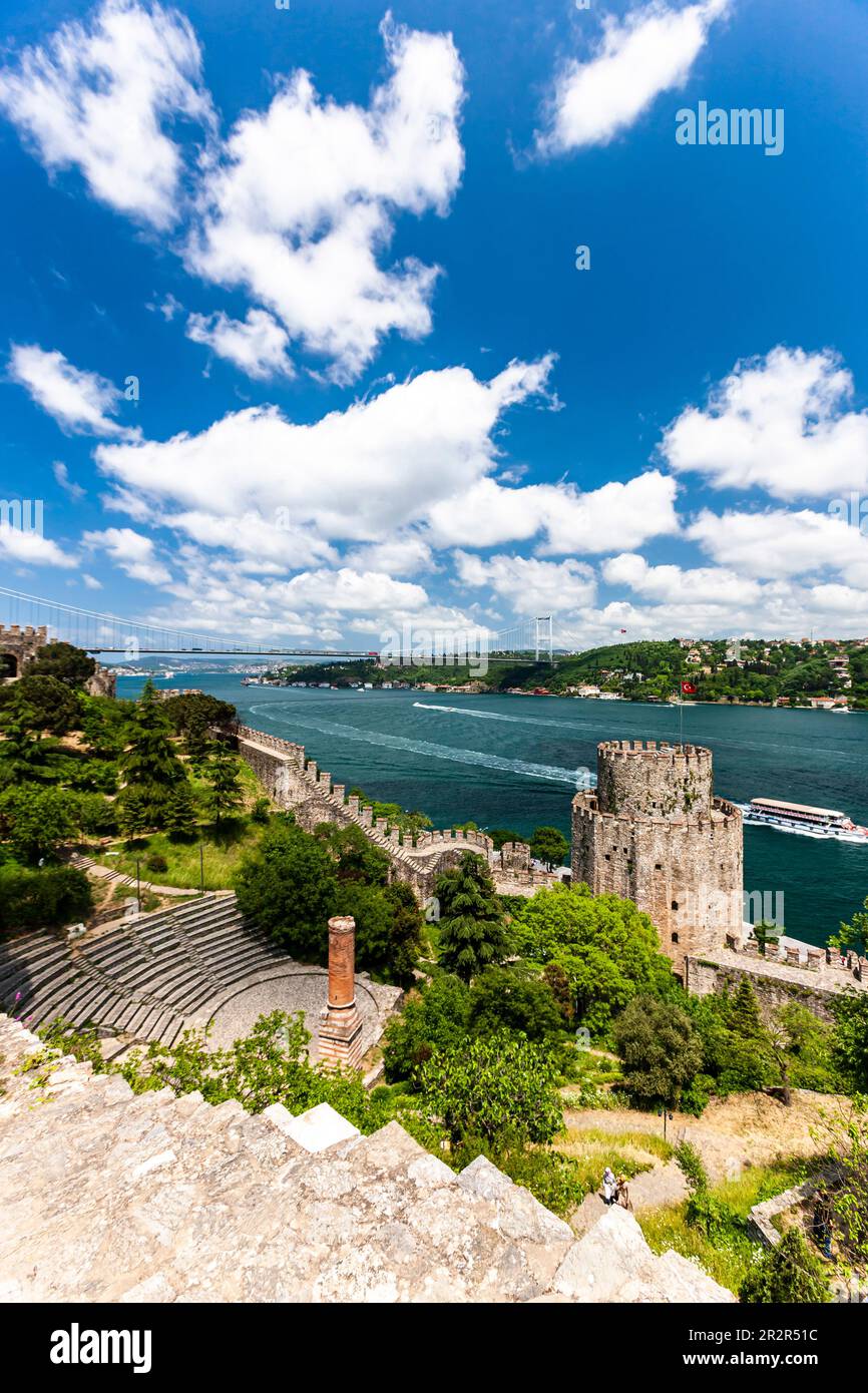 Rumeli-Festung (Hissar), Bosporus von europäischer Seite, Istanbul, Sarıyer-Viertel, Türkei Stockfoto