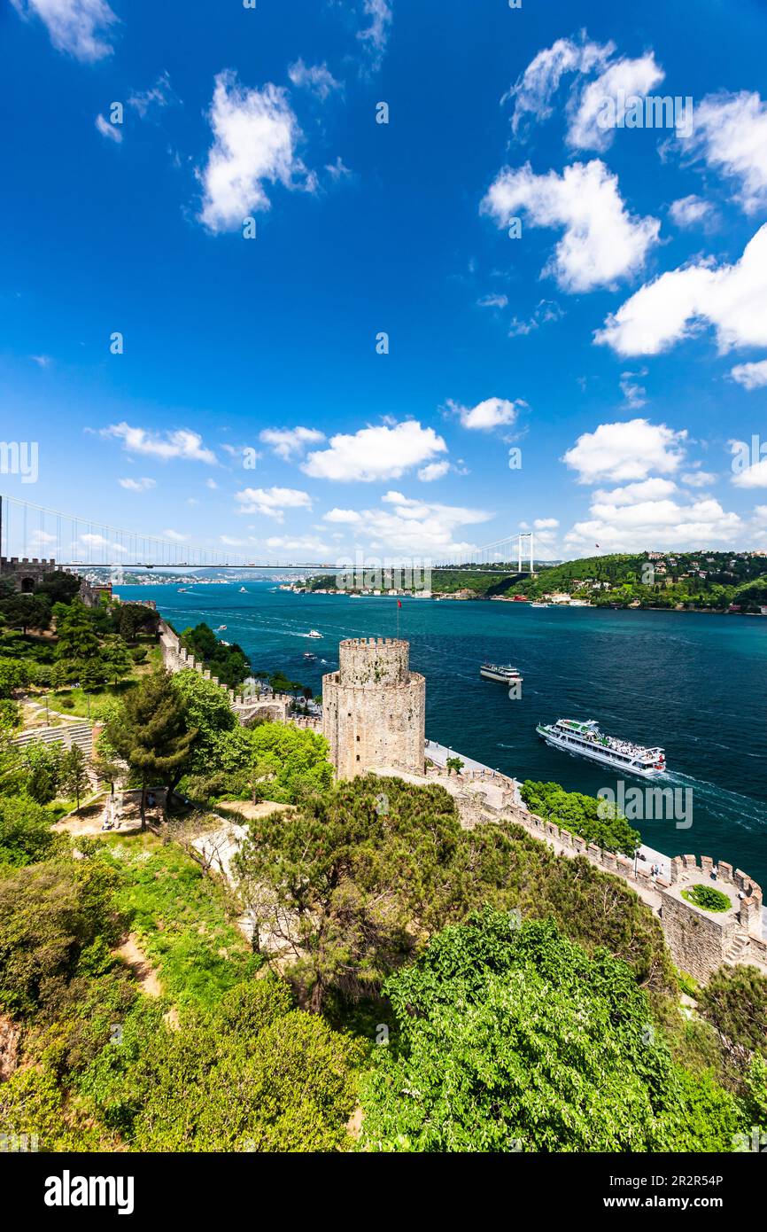 Rumeli-Festung (Hissar), Bosporus von europäischer Seite, Istanbul, Sarıyer-Viertel, Türkei Stockfoto