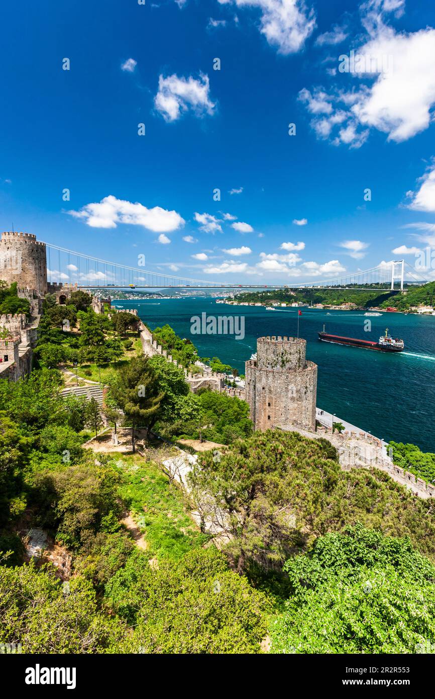 Rumeli-Festung (Hissar), Bosporus von europäischer Seite, Istanbul, Sarıyer-Viertel, Türkei Stockfoto