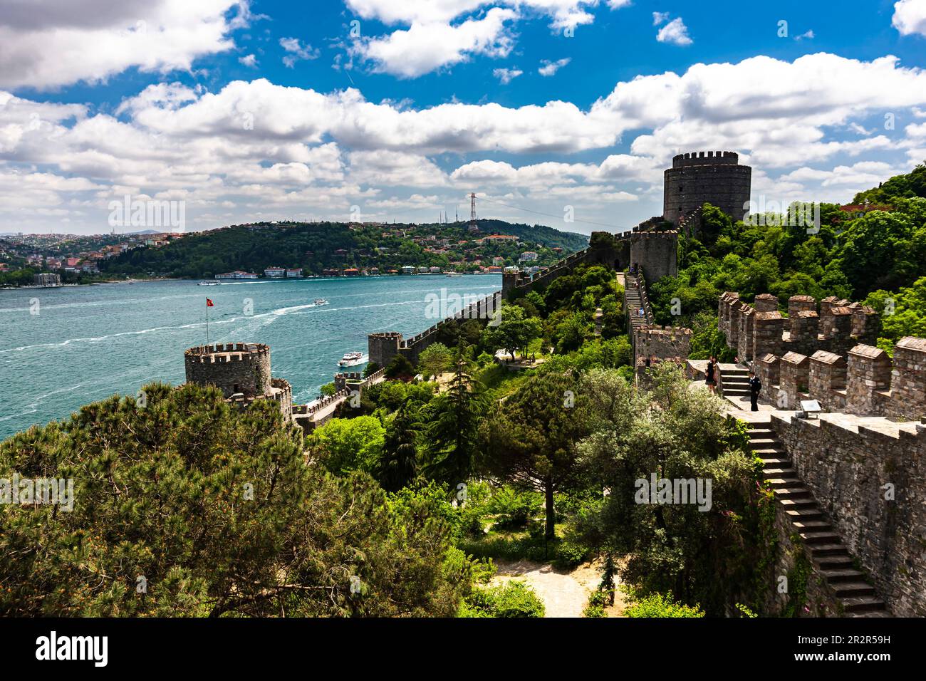 Rumeli-Festung (Hissar), Bosporus von europäischer Seite, Istanbul, Sarıyer-Viertel, Türkei Stockfoto