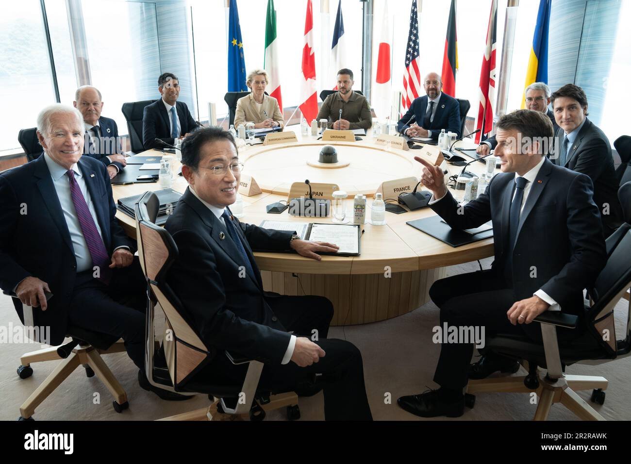 Der ukrainische Präsident Volodymyr Zelensky (Mitte hinten) nimmt am letzten Tag des G7-Gipfels in Hiroshima (Japan) zusammen mit G7 führenden Politikern der Welt an einer Arbeitssitzung Teil. Foto: Sonntag, 21. Mai 2023. Stockfoto