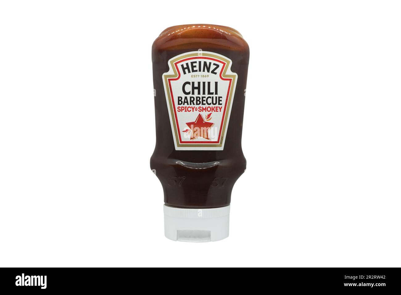 Eriwan, Armenien, 10. Mai 2023: Heinz Classic Barbecue Smokey und scharfe Dip Sauce auf weißem Tisch. Heinz BBQ-Sauce Stockfoto