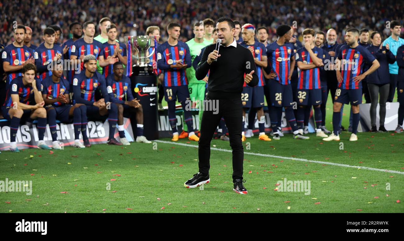 Sabadell, Barcelona, Spanien. 20. Mai 2023. Barcelona Spanien 20.05.2023 Xavi Hernandez Coach (FC Barcelona) spricht während der La Liga Santander zwischen dem FC Barcelona und der Real Sociedad am 20. Mai 2023 im Camp Nou in Barcelona. (Kreditbild: © Xavi Urgeles/ZUMA Press Wire) NUR REDAKTIONELLE VERWENDUNG! Nicht für den kommerziellen GEBRAUCH! Stockfoto