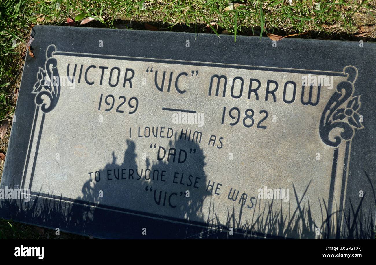 Los Angeles, Kalifornien, USA 18. Mai 2023 Schauspieler Vic Morrow Grab in Mount of Olives im Hillside Memorial Park am 18. Mai 2023 in Culver City, Los Angeles, Kalifornien, USA. Foto: Barry King/Alamy Stock Photo Stockfoto