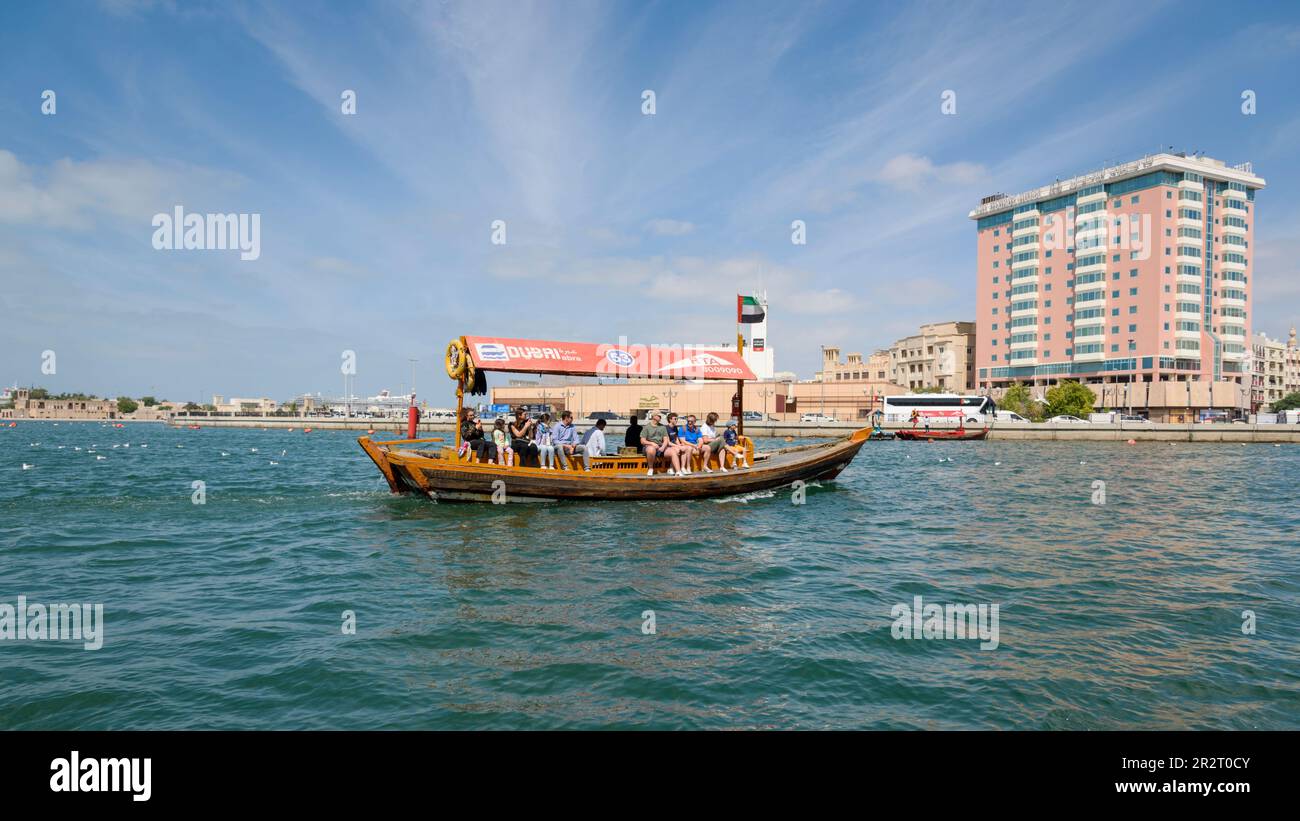 Abra-Fähren oder Wassertaxis auf Khor Dubai (Dubai Creek), Dubai, Vereinigte Arabische Emirate Stockfoto