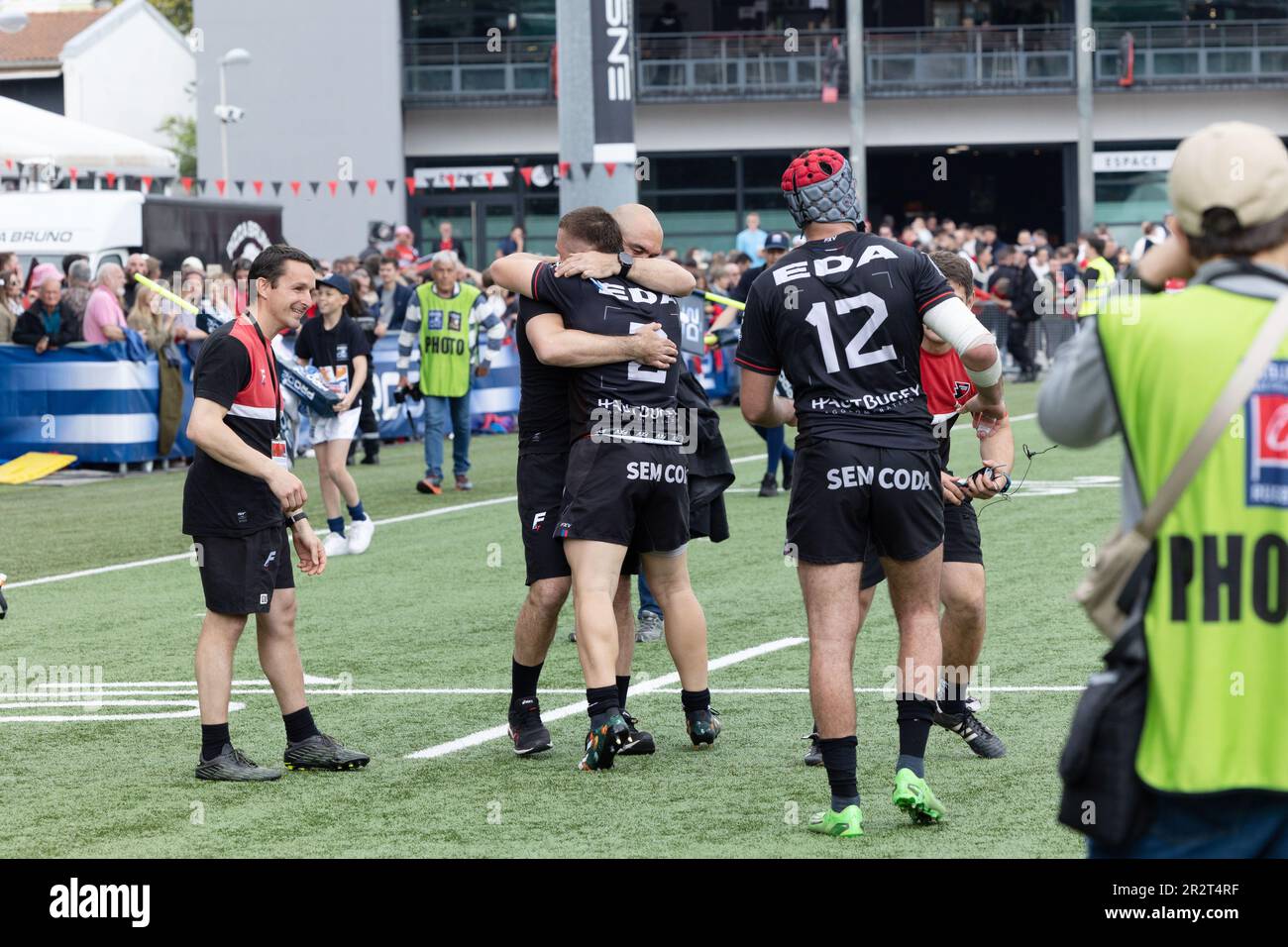 Oyonnax, Frankreich. 20. Mai 2023. Die Spieler von Oyonnax feiern am 20. Mai 2023 während der französischen Meisterschaft Pro D2, des Halbfinals und des Rugby-Gewerkschaftsspiels zwischen Oyonnax Rugby und RC Vannes im Charles Mathon-Stadion in Oyonnax, Frankreich, Vollzeit – Foto Damien Kilani/DK Prod/DPPI Credit: DPPI Media/Alamy Live News Stockfoto