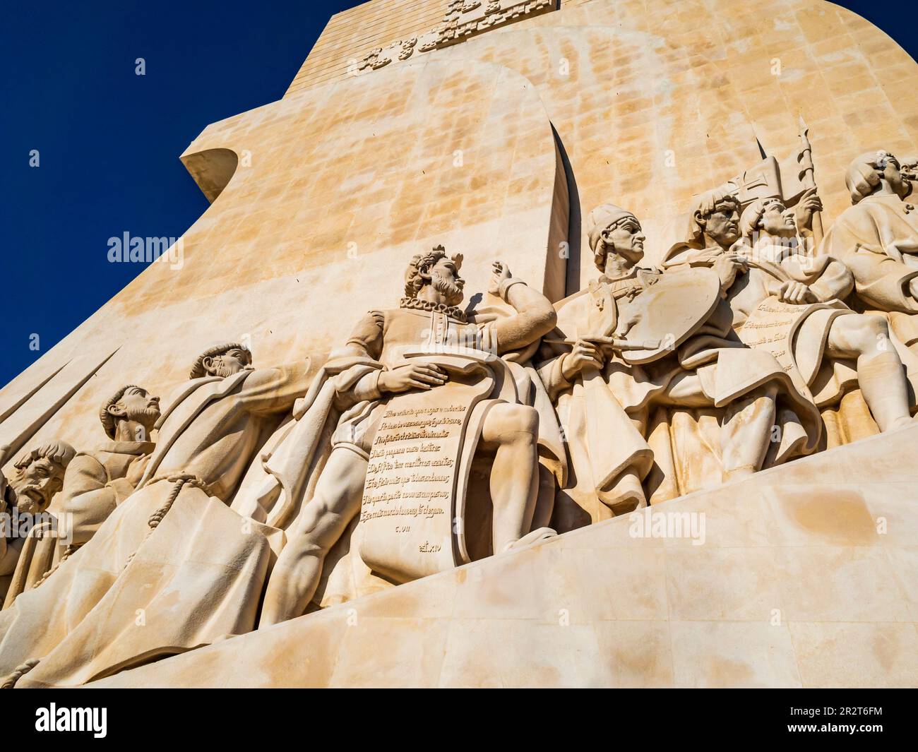 Beeindruckende Details von Padrao dos Descobrimentos (Denkmal der Entdeckungen), Lissabon, Portugal Stockfoto