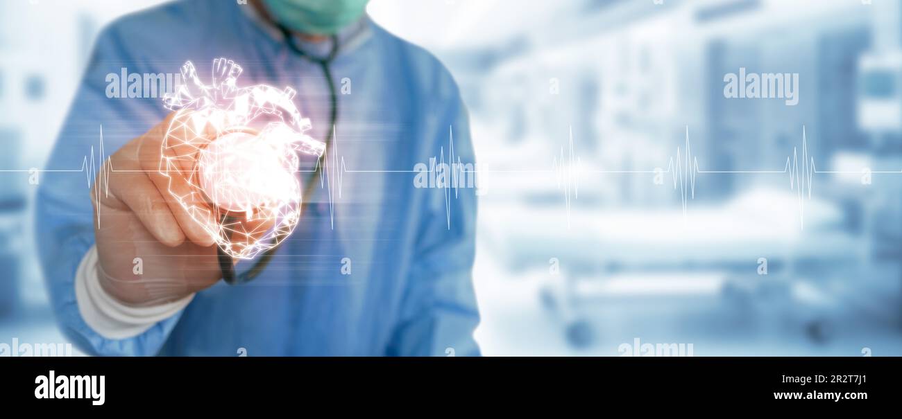Der Kardiologe beurteilt die Herzfunktionen und Blutgefäße eines Patienten mithilfe einer virtuellen Schnittstelle: Fortschrittliche Medizintechnik für eine präzise Diagnose von Stockfoto