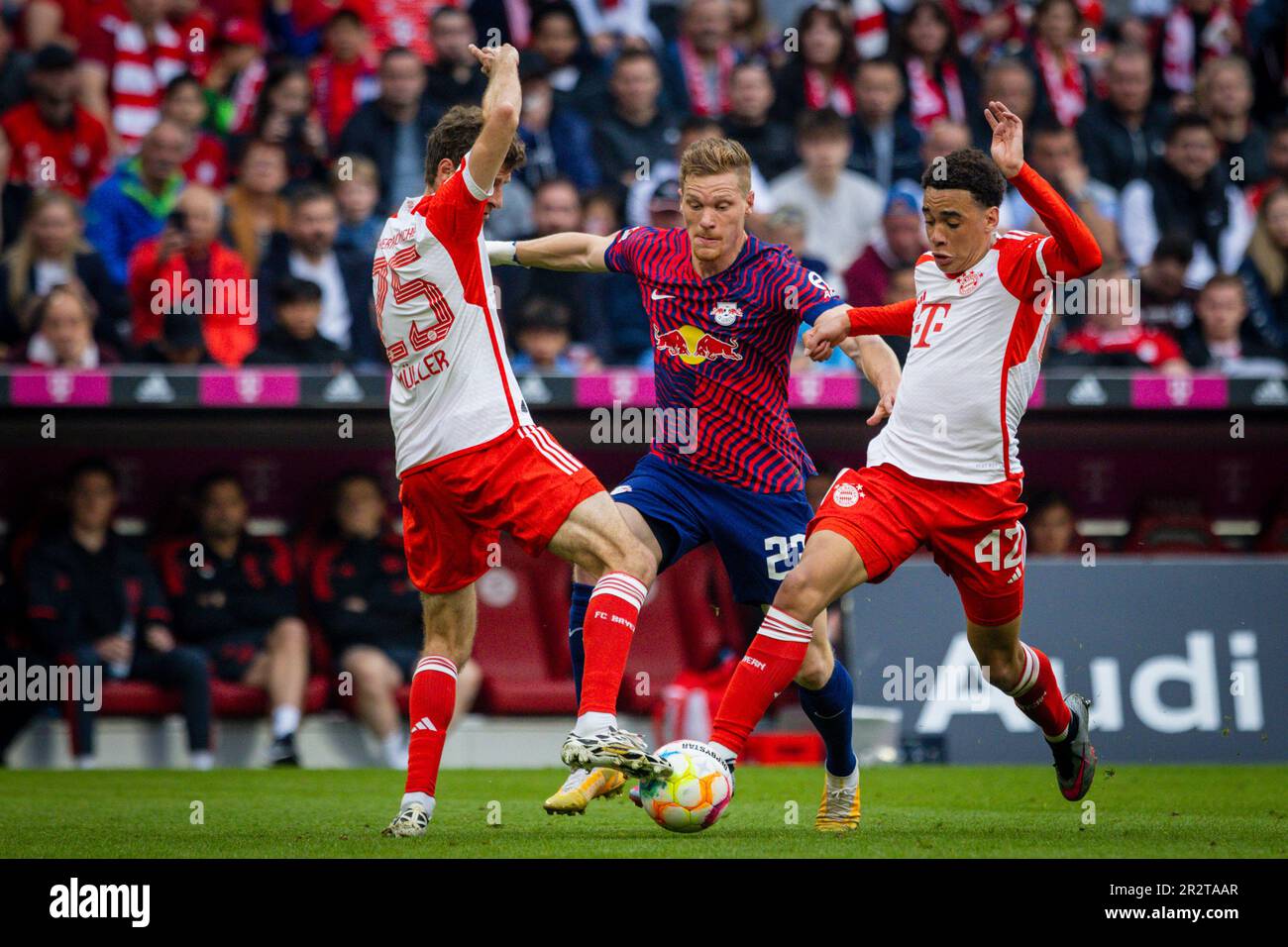 Munic, Deutschland. 20. Mai 2023. Jamal Musiala (München), Marcel Halstenberg (RBL), Thomas Müller (München) FC Bayern München – RB Leipzig 20.05.202 Stockfoto