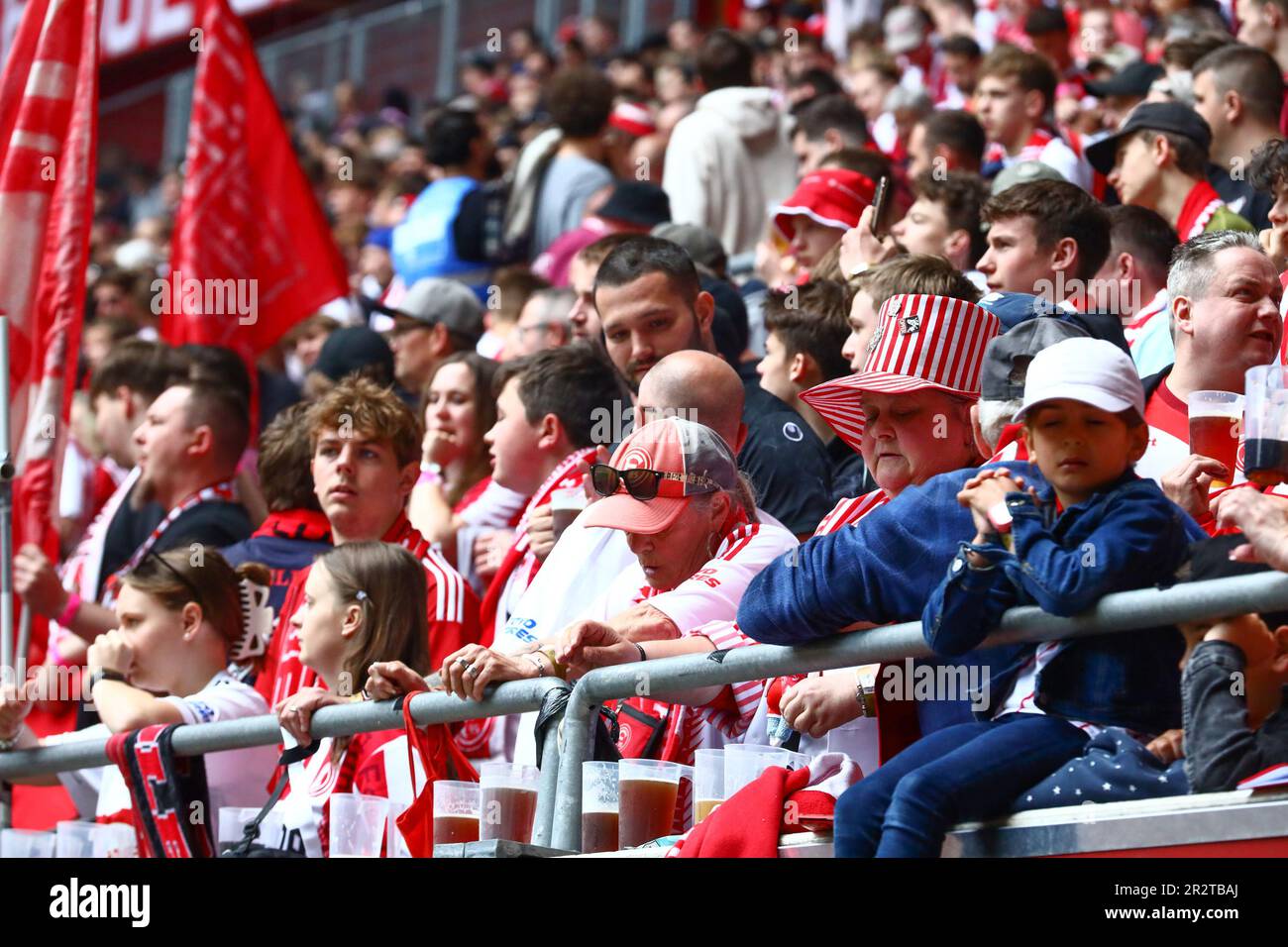 Düsseldorf, Deutschland, 21.05.2023. Fortuna Düsseldorf gegen Hannover 96, Fußball 2. Bundesliga, 33. Spieltag, Staffel 2022/2023. DFL-VORSCHRIFTEN VERBIETEN DIE VERWENDUNG VON FOTOS ALS BILDSEQUENZEN UND/ODER QUASI-VIDEO. Kredit: NewsNRW / Alamy Live News Stockfoto