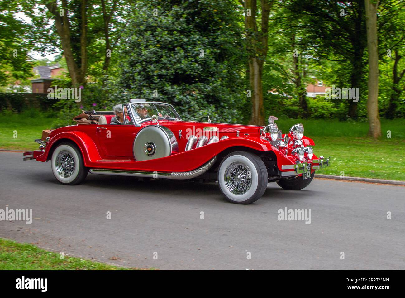 1932 30s dreißig Vorkriegs Red DUESENBERG, J Figoni Sports Torpedo 5000cc Benzin American Automobile; auf der Lytham St Annes Classic & Performance Motor Vehicle Show mit Oldtimer, Großbritannien Stockfoto