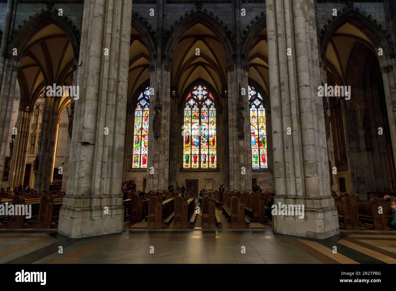 Blick auf die bayerischen Fenster im südlichen Gang des Doms, Köln, Deutschland. Blick zu den Bayernfenstern im suedlichen Seitenschiff des Dom, Stockfoto