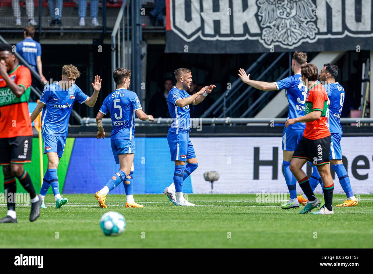 Nijmegen, Niederlande. 21. Mai 2023. NIJMEGEN, NIEDERLANDE - MAI 21: Jesper Karlsson von AZ Alkmaar feiert sein erstes Tor während des Eredivisie-Spiels zwischen NEC Nijmegen und AZ Alkmaar im Goffertstadion am 21. Mai 2023 in Nijmegen, Niederlande (Foto von Broer van den Boom/Orange Pictures). Guthaben: Orange Pics BV/Alamy Live News Stockfoto