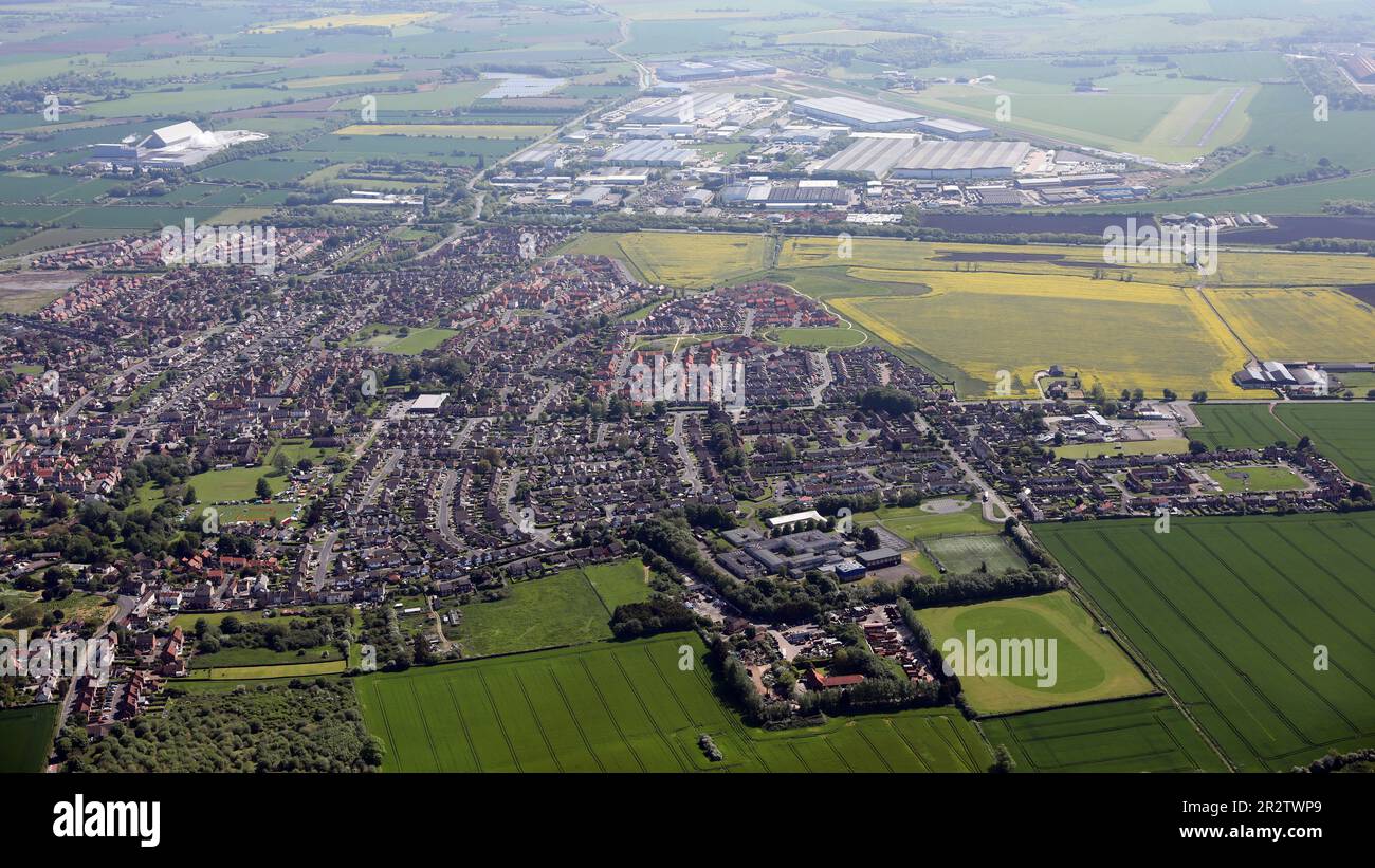 Luftaufnahme von Sherburn in Elmet und das Industriegebiet & Flugfeld im Hintergrund Stockfoto