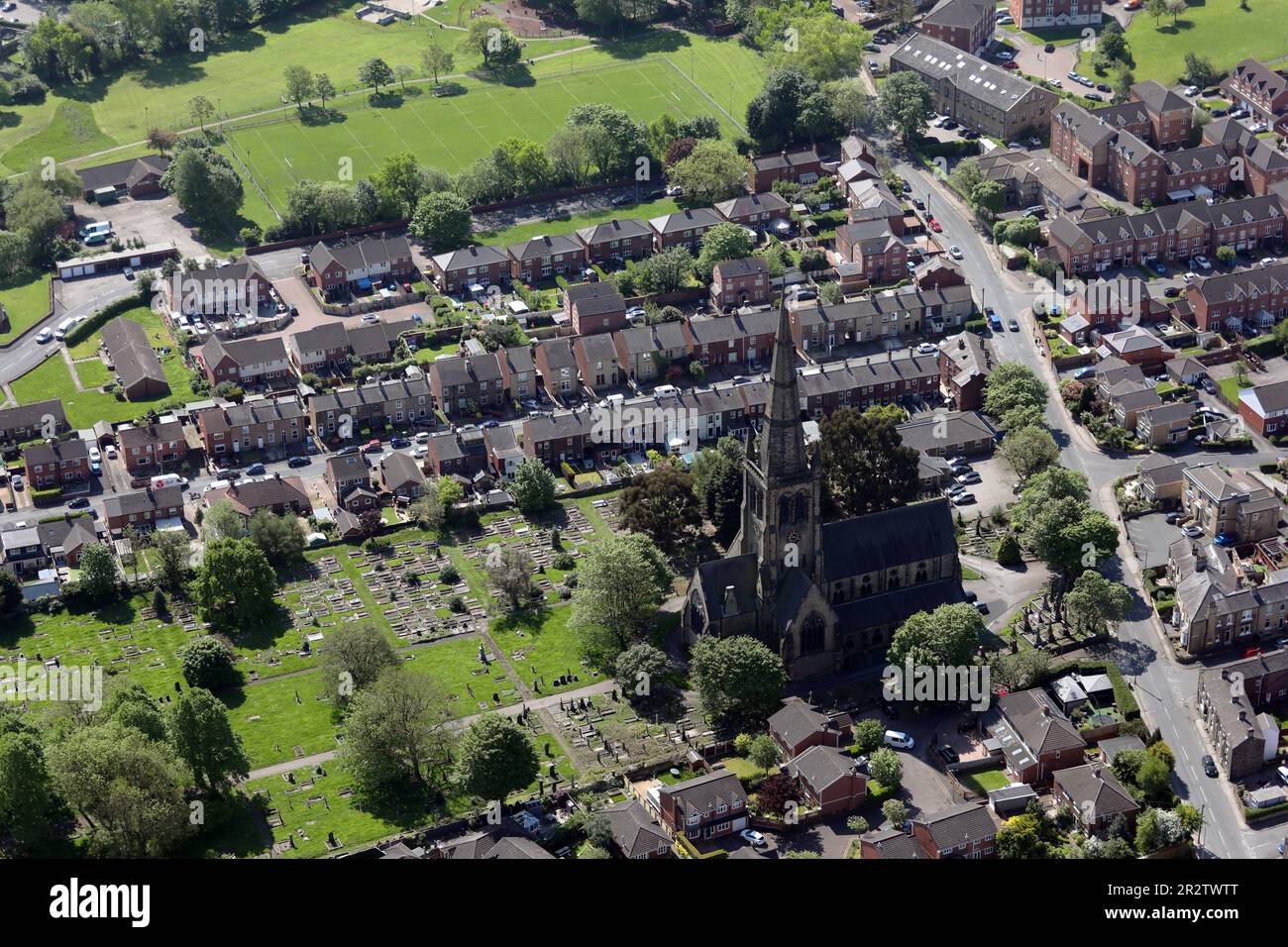 Blick aus der Vogelperspektive auf die anglikanische Trinity Church in Ossett, West Yorkshire Stockfoto