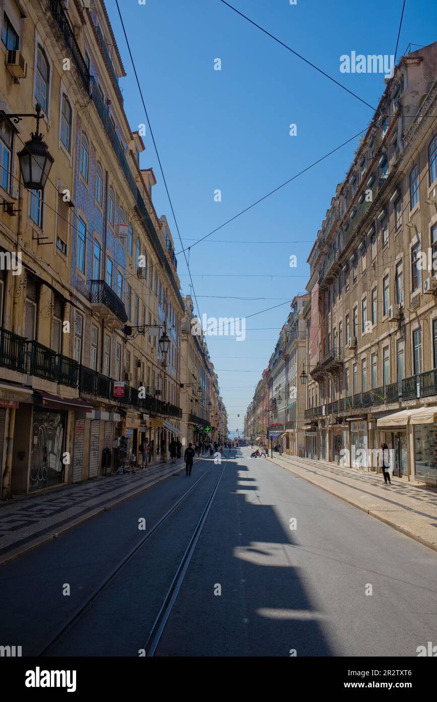 Rua da Prata im Zentrum von Lissabon ohne Verkehr, da es geschlossen ist Stockfoto
