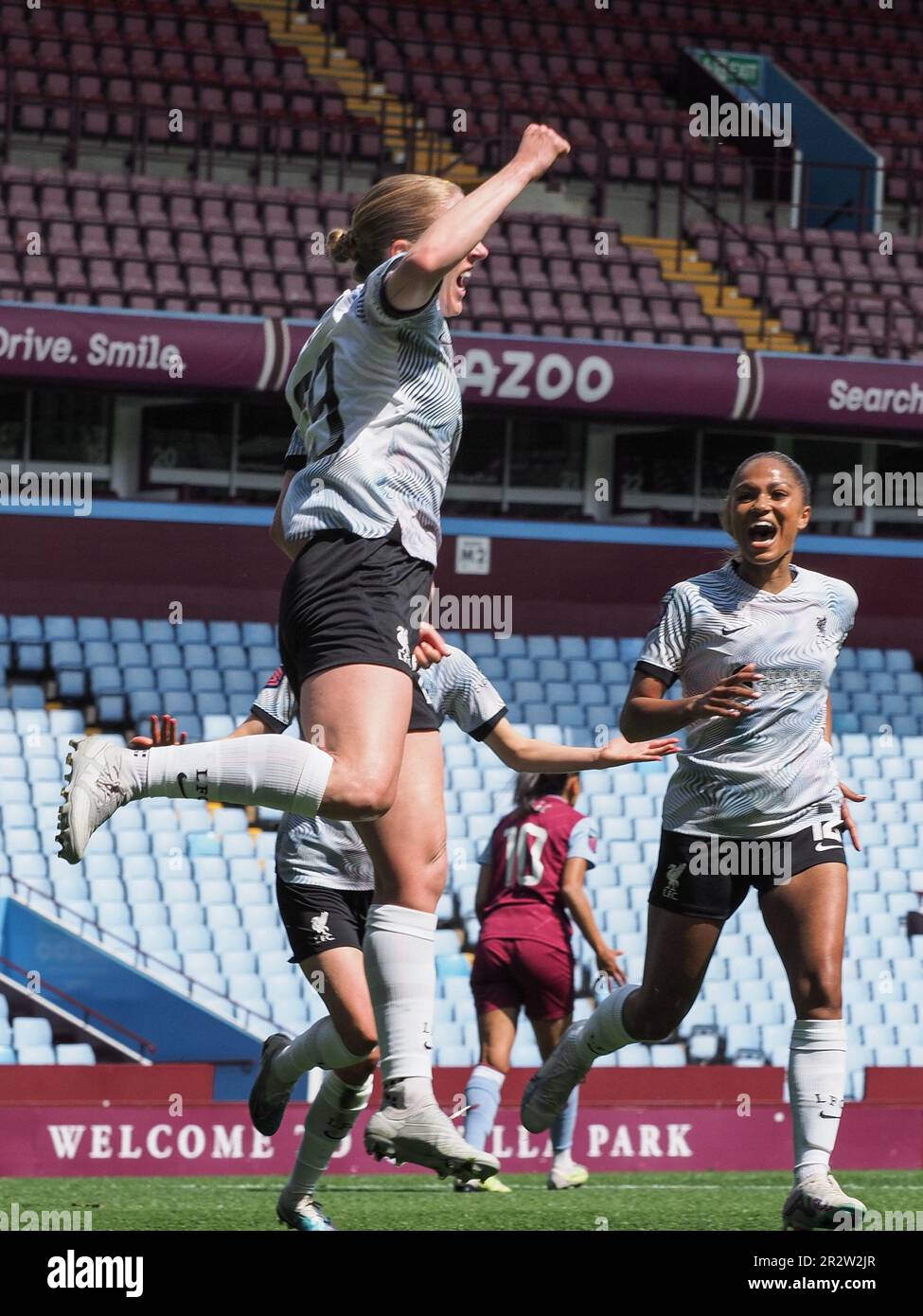 Birmingham, Großbritannien. 21. Mai 2023. Birmingham, England, Mai 21. 2023: Die Feier, nachdem Natasha Dowie (29 Liverpool) das zweite Tor ihres Teams während des Spiels der Barclays FA Womens Super League zwischen Aston Villa und Liverpool im Villa Park in Birmingham, England erzielt hat (Natalie Mincher/SPP). Kredit: SPP Sport Press Photo. Alamy Live News Stockfoto