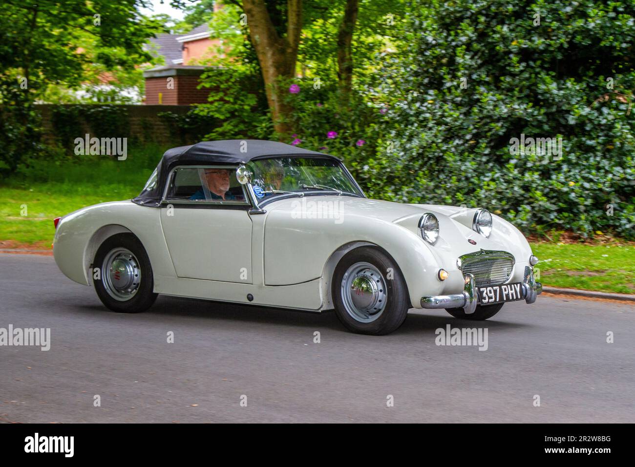 1959 50s Fifties White British AUSTIN HEALEY 948cc, BUGEYE SPRITE Benzin Cabriolet; in der Lytham St Annes Classic & Performance Motor Vehicle Show mit Oldtimer, Großbritannien Stockfoto