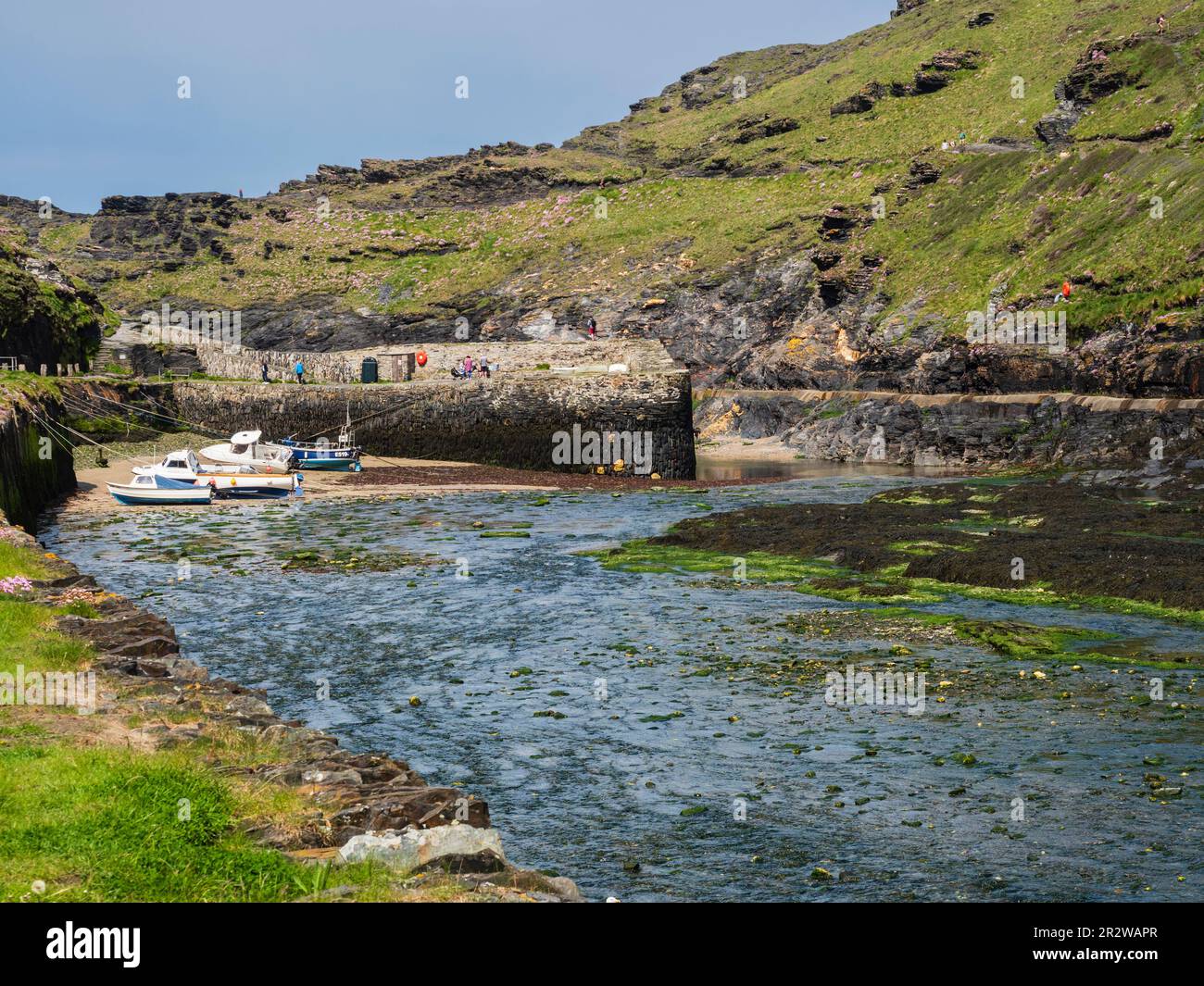 Boscastle, Cornwall, Großbritannien, Hafen im felsigen Gelände der Nordküste von Cornwall Stockfoto