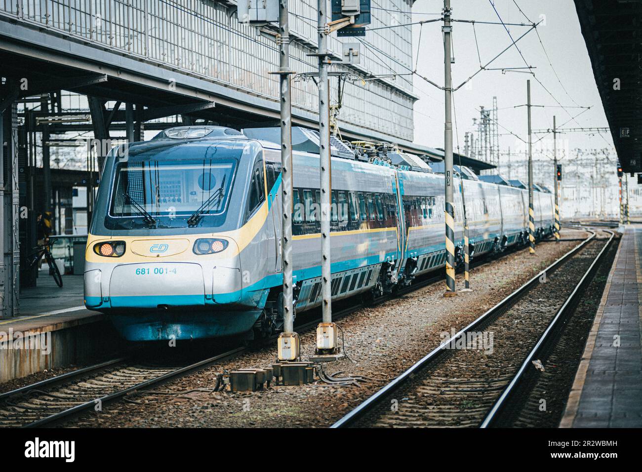 Pendolino-Zug, betrieben von der Firma Ceske Drahy am Prager Hauptbahnhof, in Prag, Tschechische Republik, 8. Mai 2023. (CTK Photo/Martin Macak Gregor Stockfoto