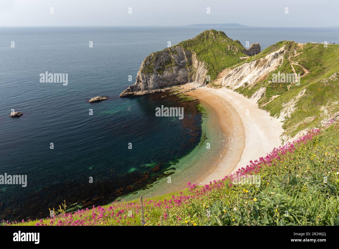 Man O' war Bay ist eine geschlossene Bucht in der Nähe von Durdle Door entlang der Jurassic Coast, Dorset, England, Vereinigtes Königreich Stockfoto