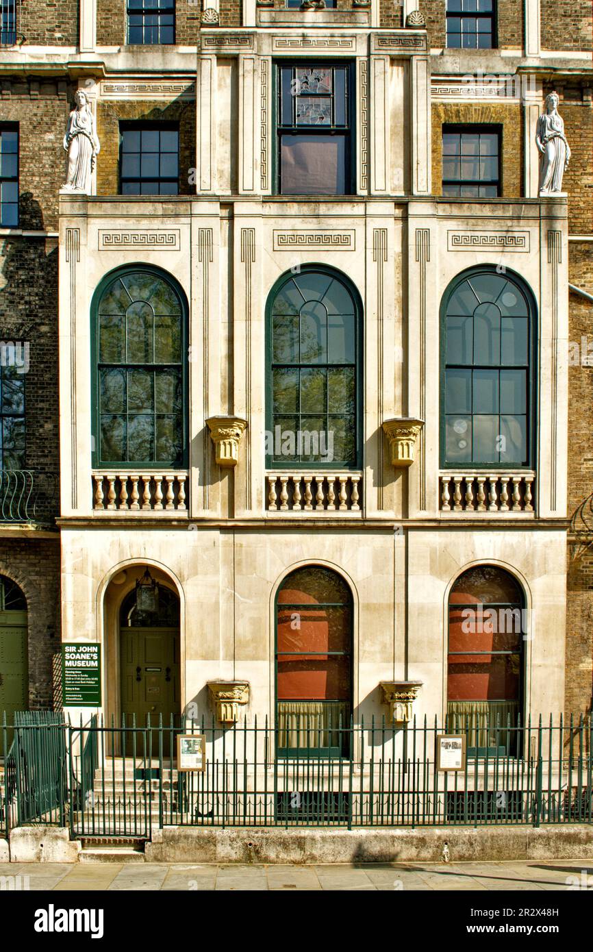 London Lincolns Inn Fields House und Eingang zum Sir John Soanes Museum Stockfoto