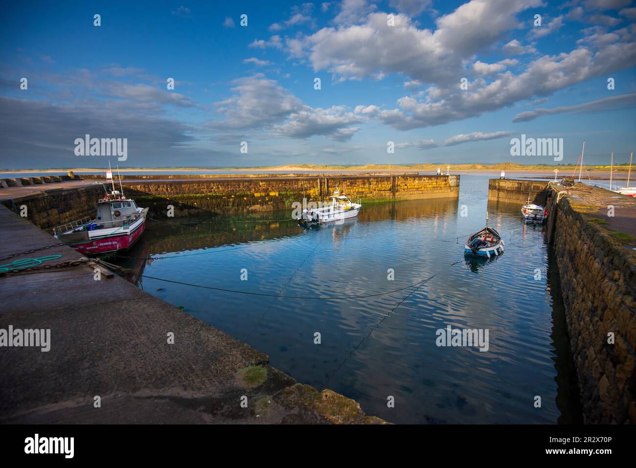 Beadnell, der einzige westlich gelegene Hafen an der Ostküste Englands Stockfoto